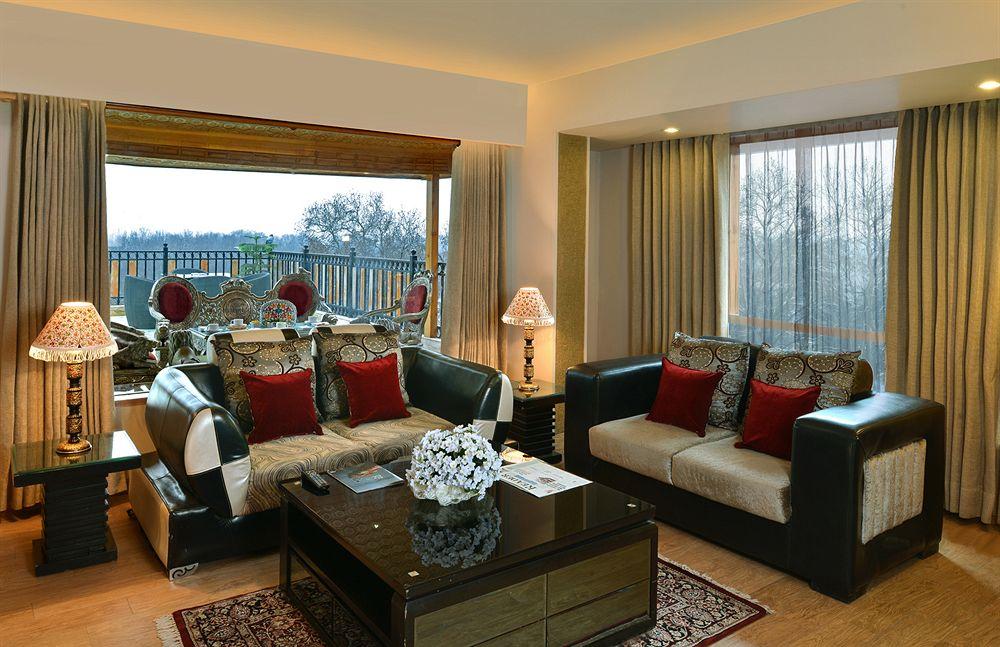 Golden Tulip Srinagar Otel Dış mekan fotoğraf