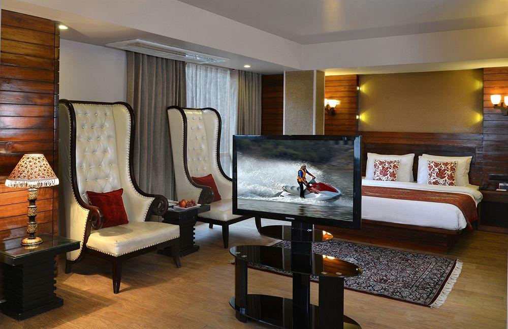 Golden Tulip Srinagar Otel Dış mekan fotoğraf
