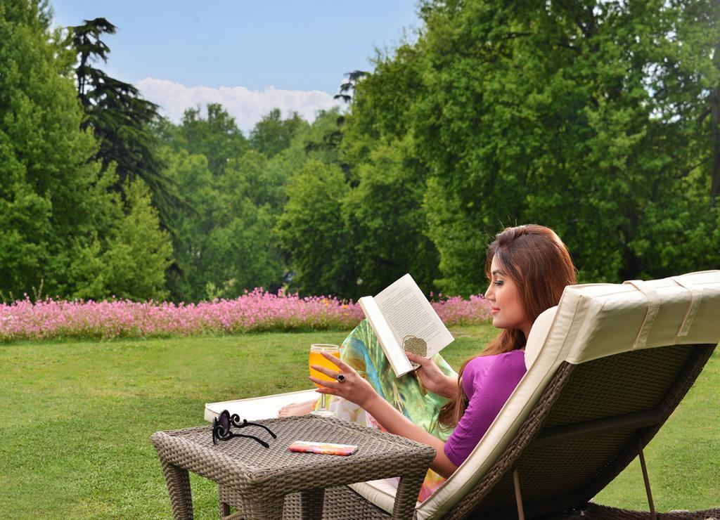 Golden Tulip Srinagar Otel Dış mekan fotoğraf
