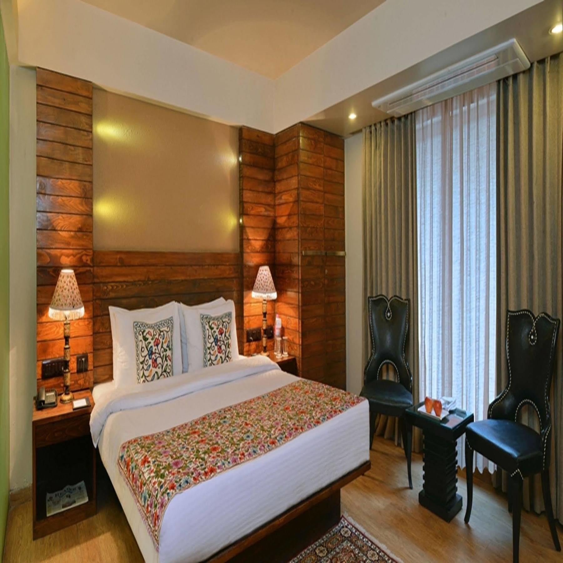 Golden Tulip Srinagar Otel Dış mekan fotoğraf