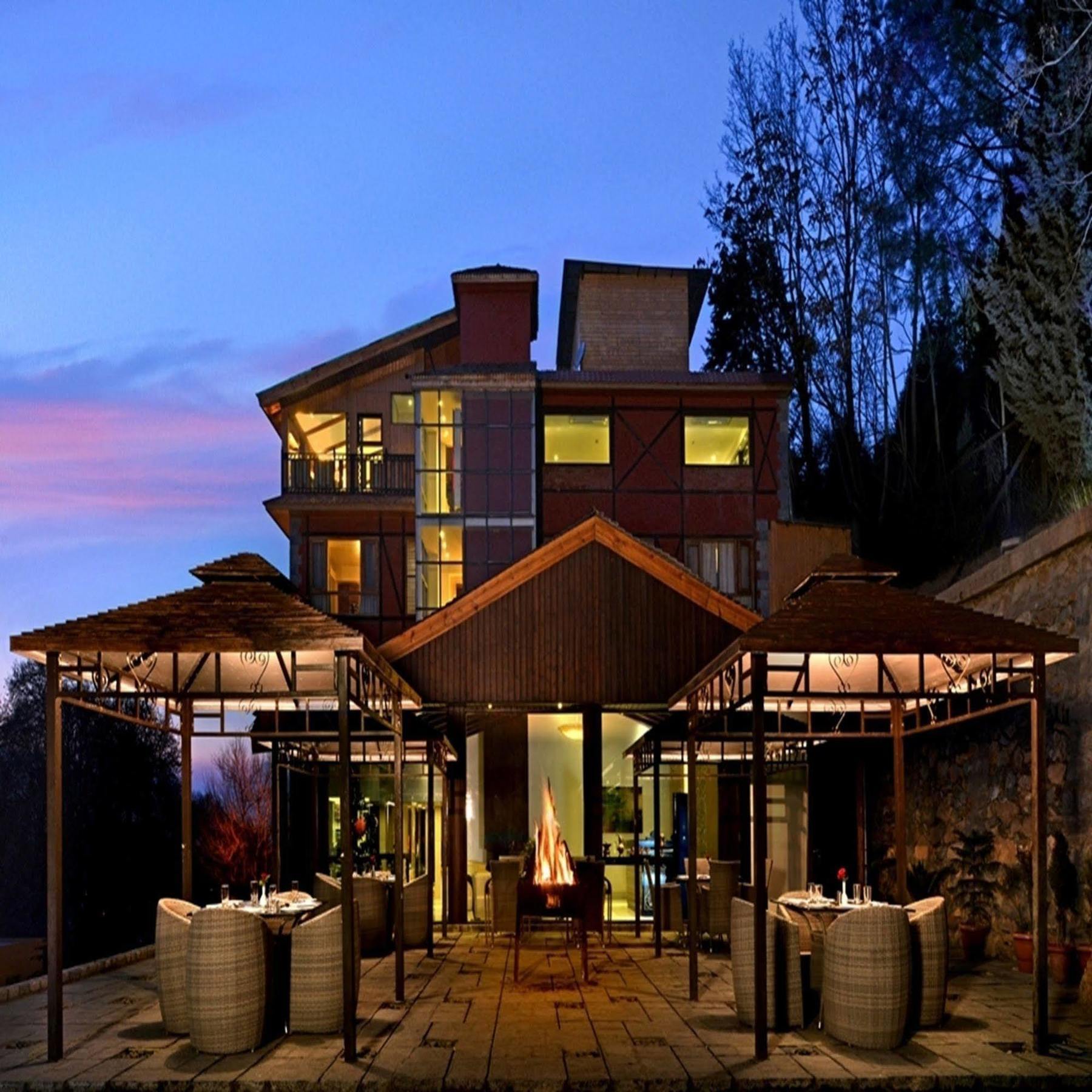 Golden Tulip Srinagar Otel Dış mekan fotoğraf