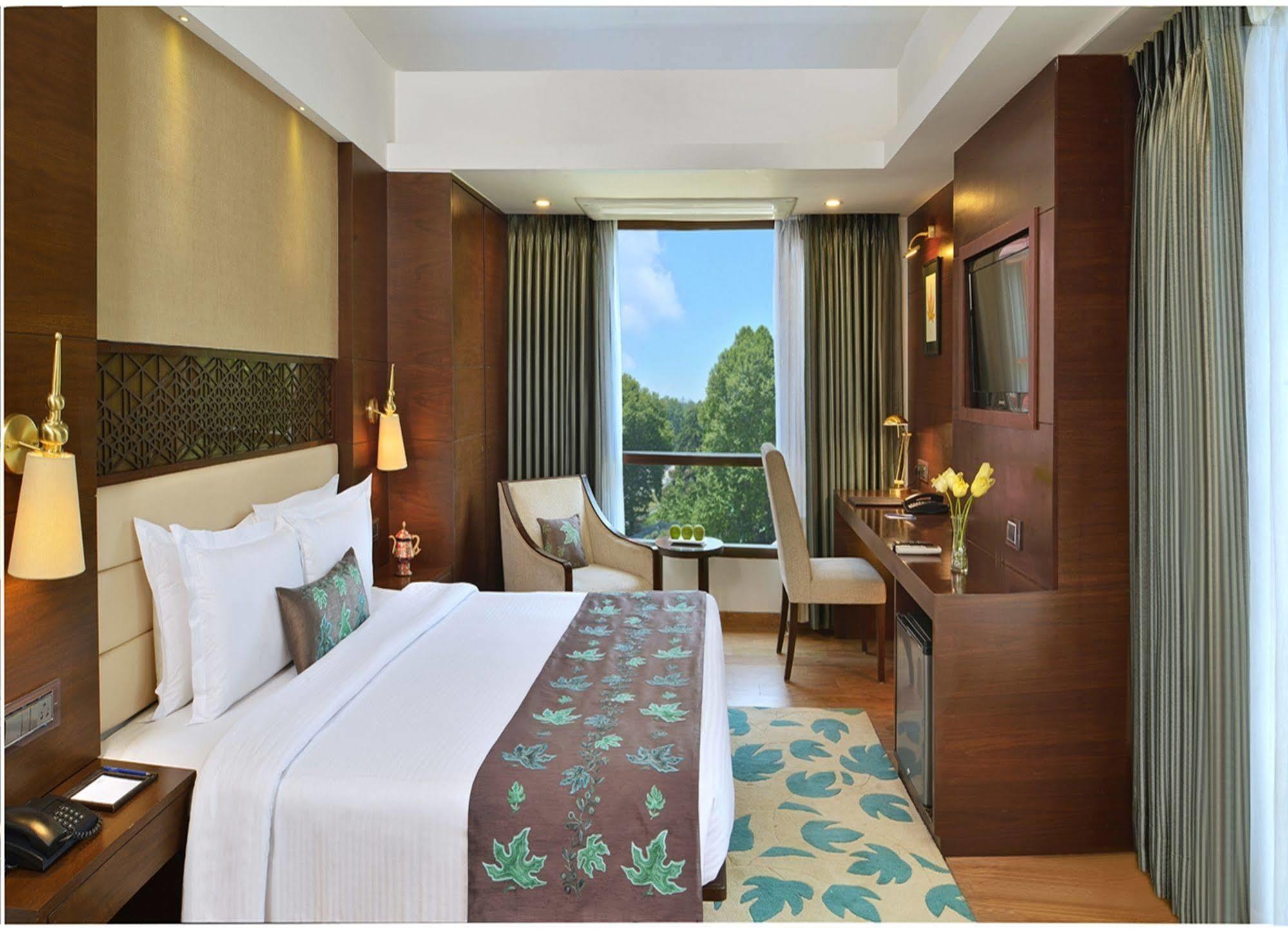 Golden Tulip Srinagar Otel Dış mekan fotoğraf