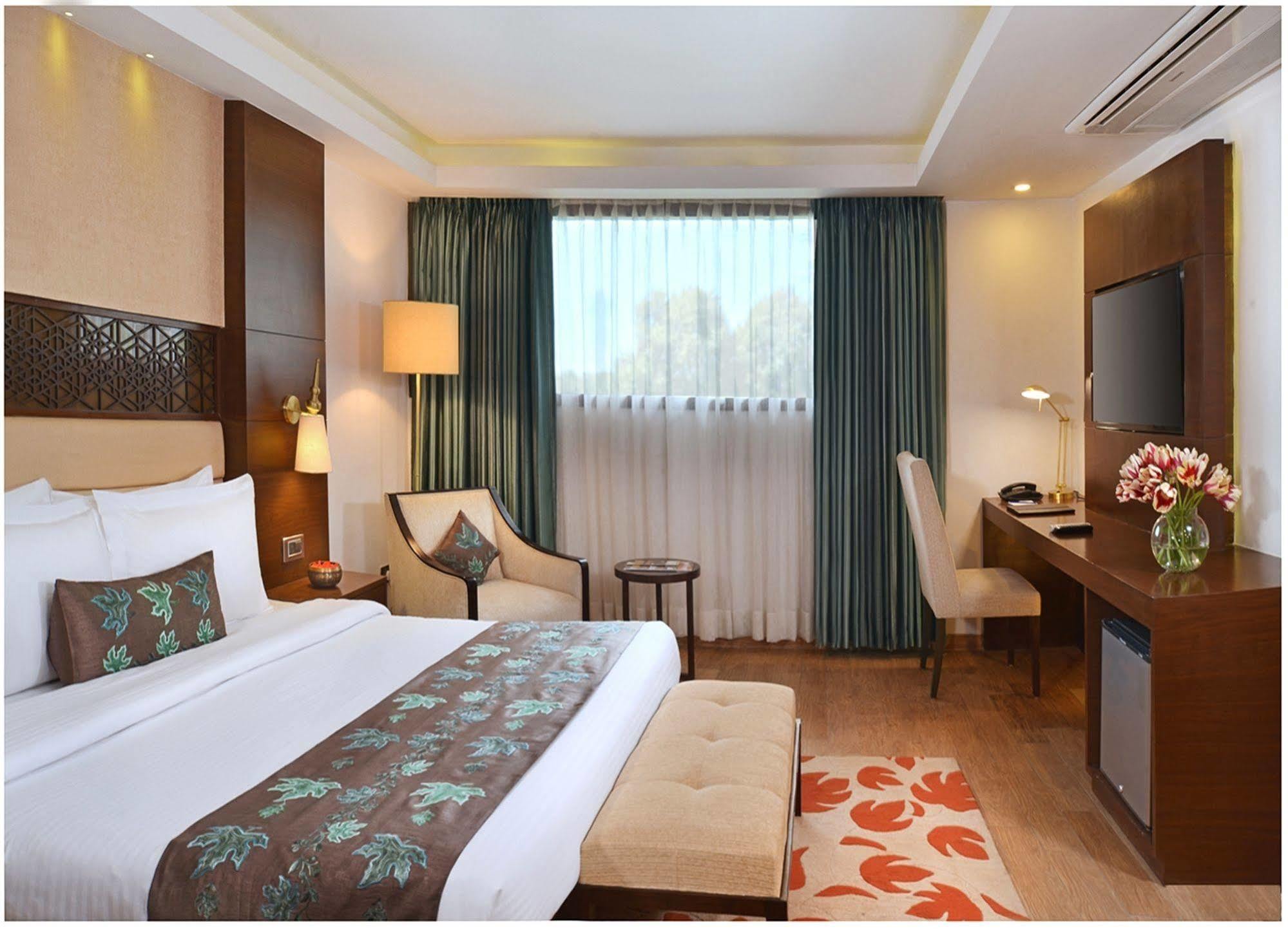 Golden Tulip Srinagar Otel Dış mekan fotoğraf