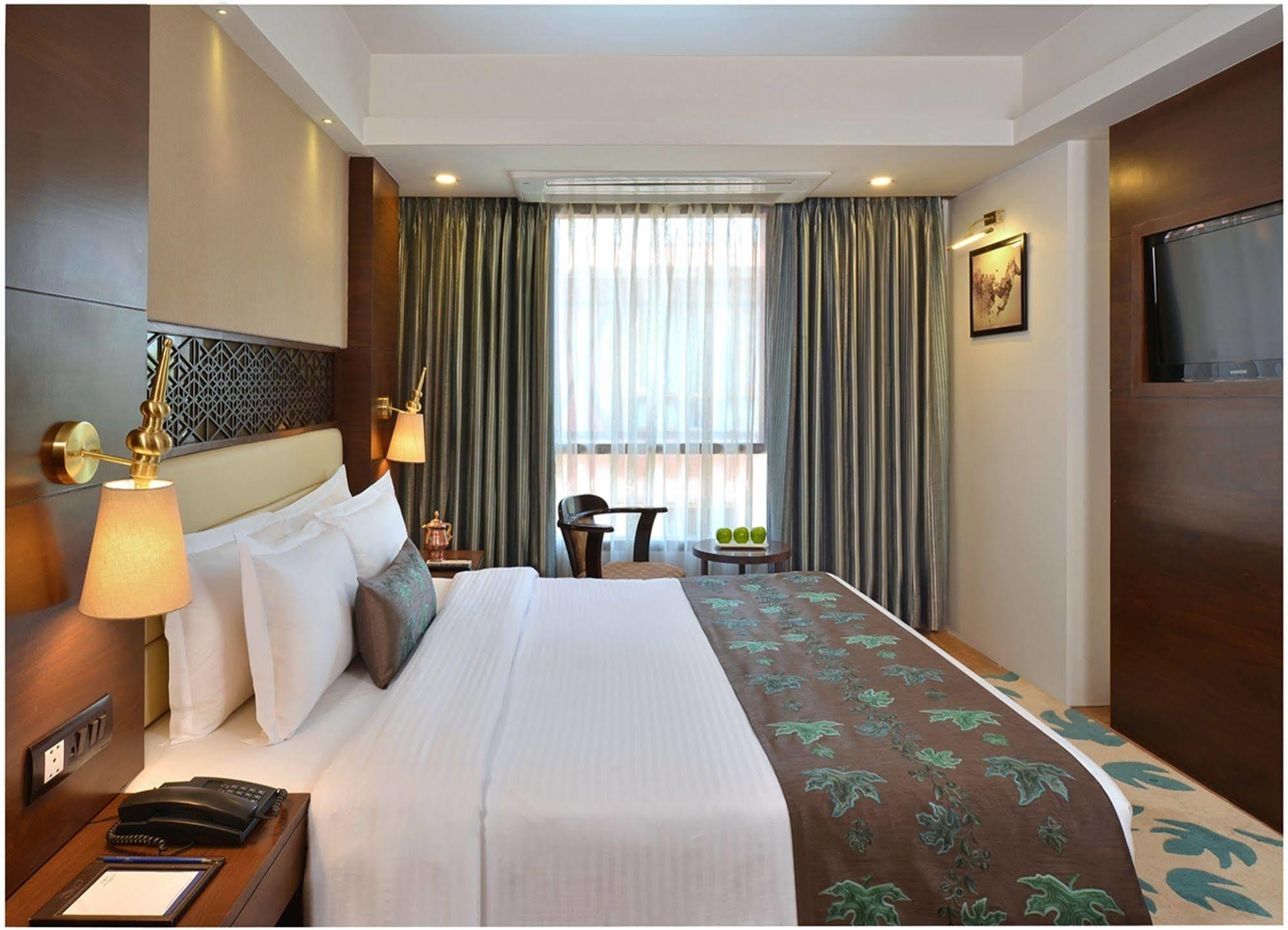Golden Tulip Srinagar Otel Dış mekan fotoğraf