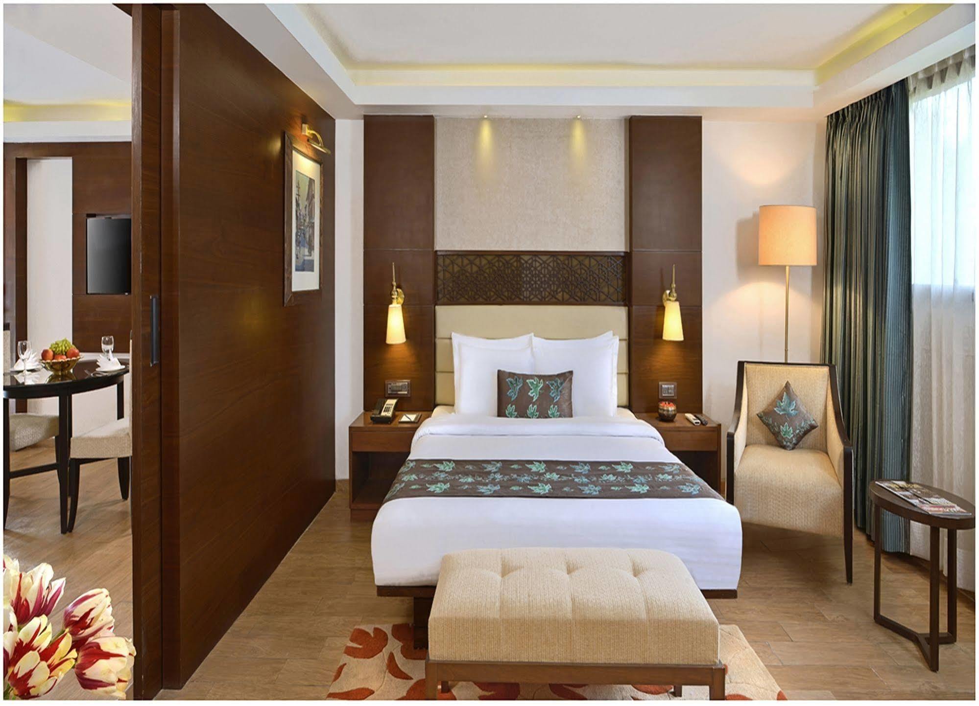 Golden Tulip Srinagar Otel Dış mekan fotoğraf