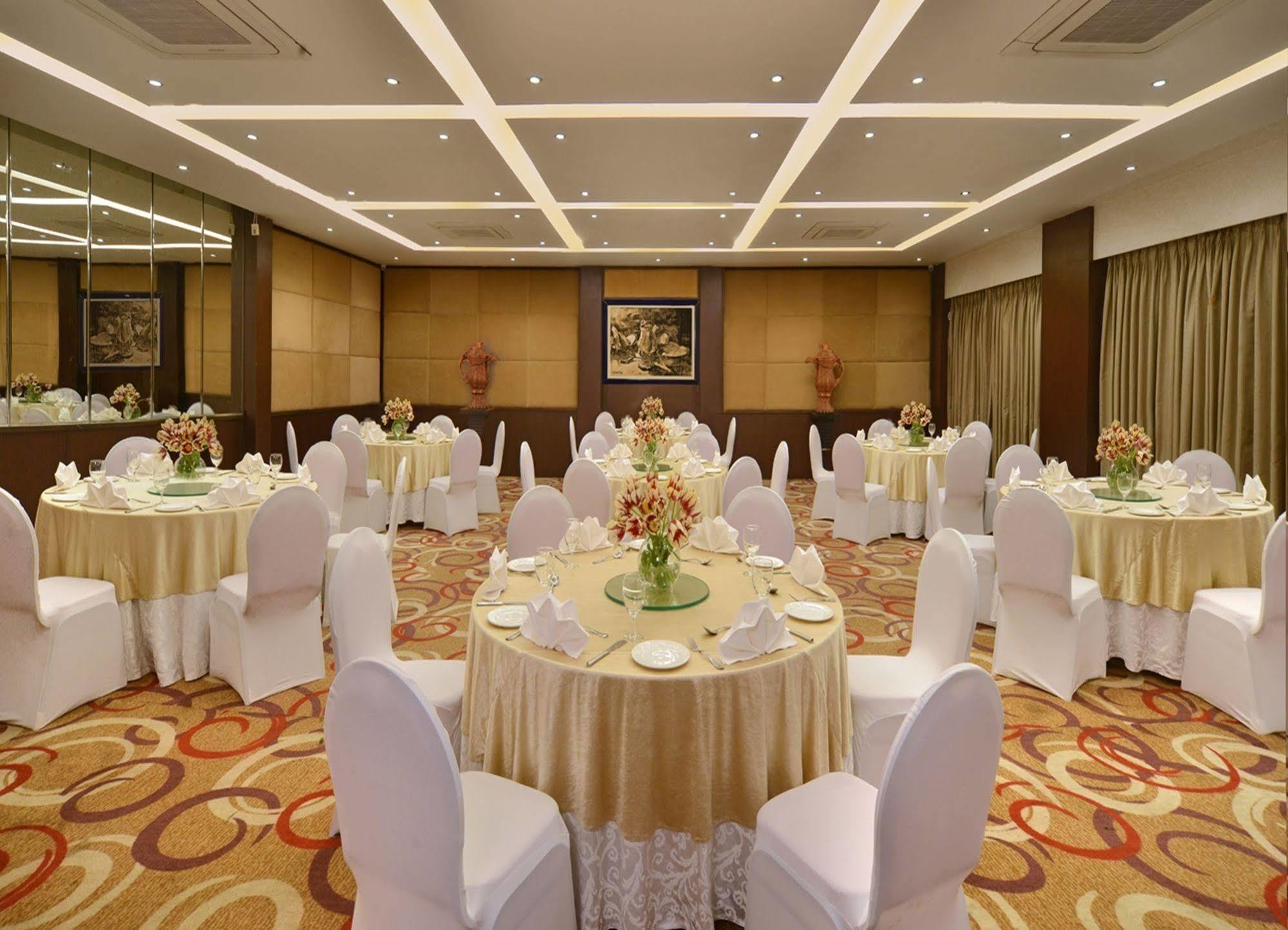 Golden Tulip Srinagar Otel Dış mekan fotoğraf