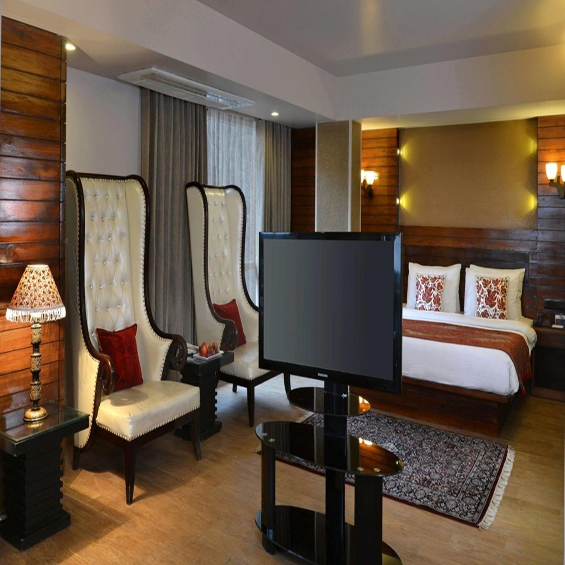 Golden Tulip Srinagar Otel Dış mekan fotoğraf