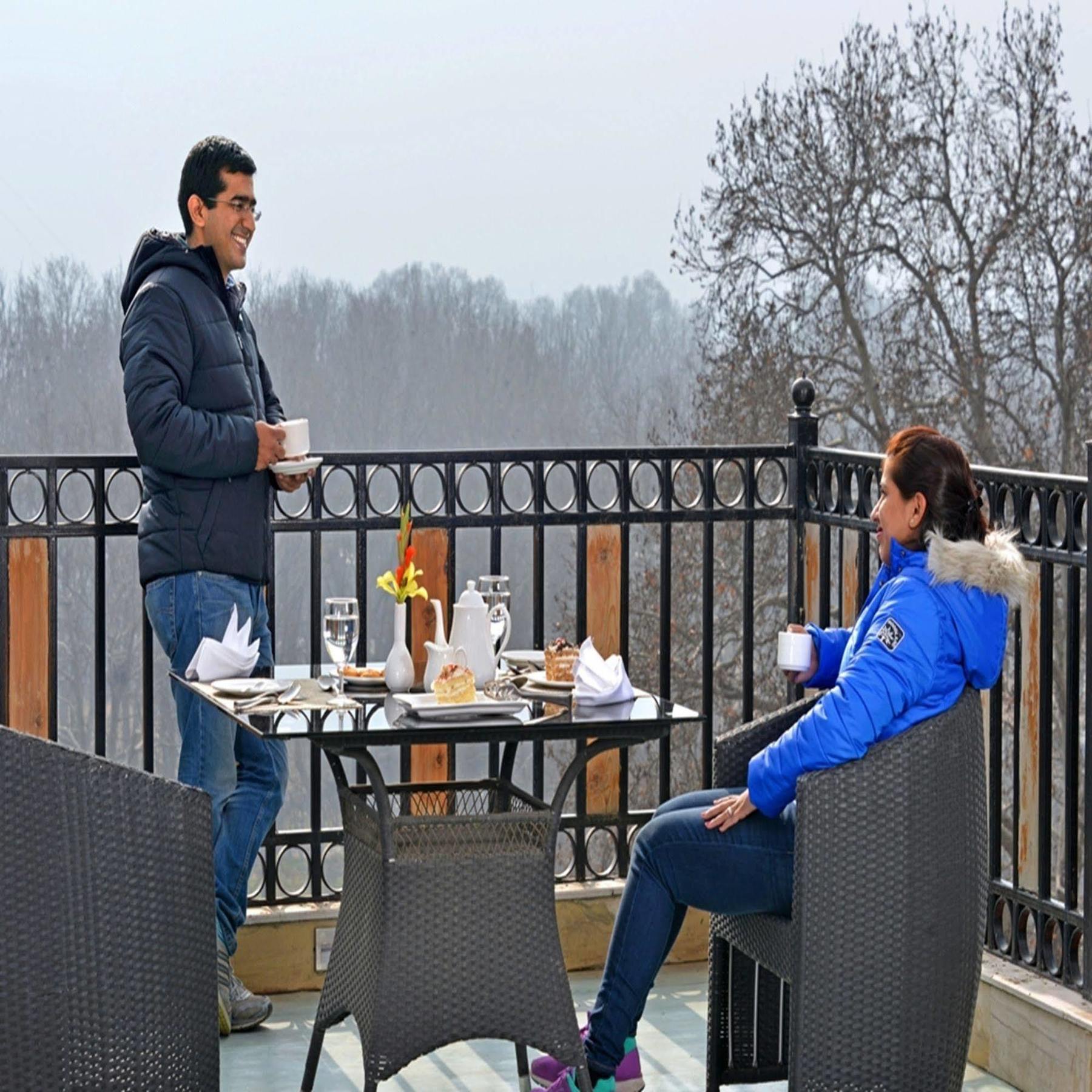 Golden Tulip Srinagar Otel Dış mekan fotoğraf