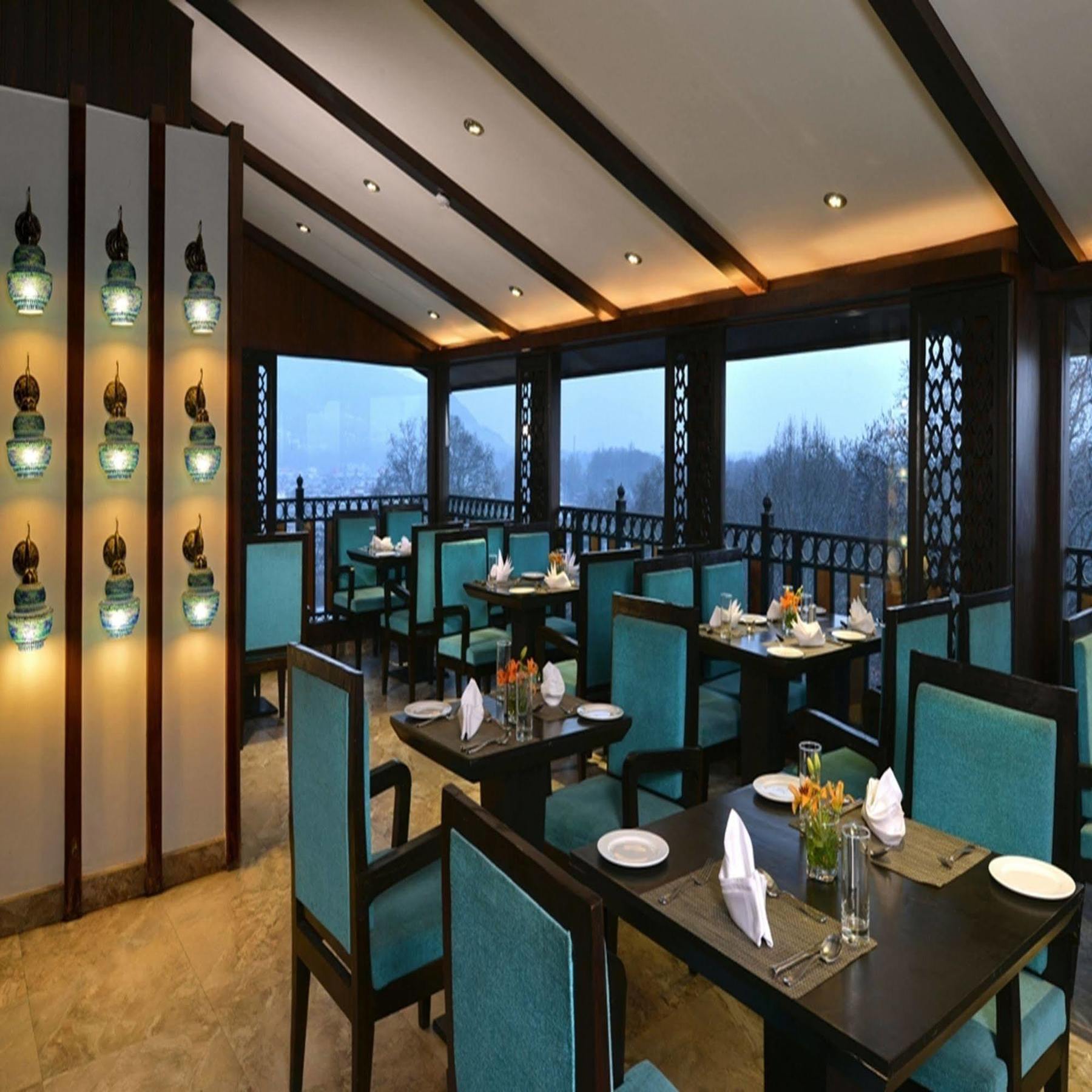 Golden Tulip Srinagar Otel Dış mekan fotoğraf